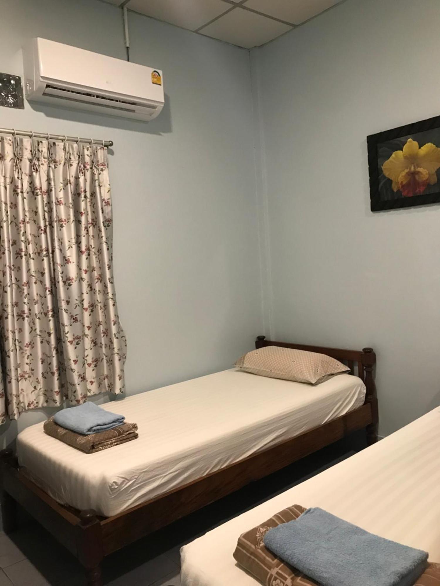 Vitoonguesthouse2Fanrooms & Aircondition Sukhothai Bagian luar foto