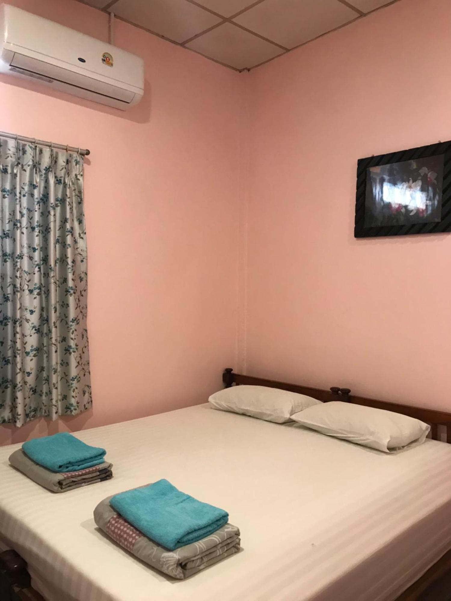 Vitoonguesthouse2Fanrooms & Aircondition Sukhothai Bagian luar foto