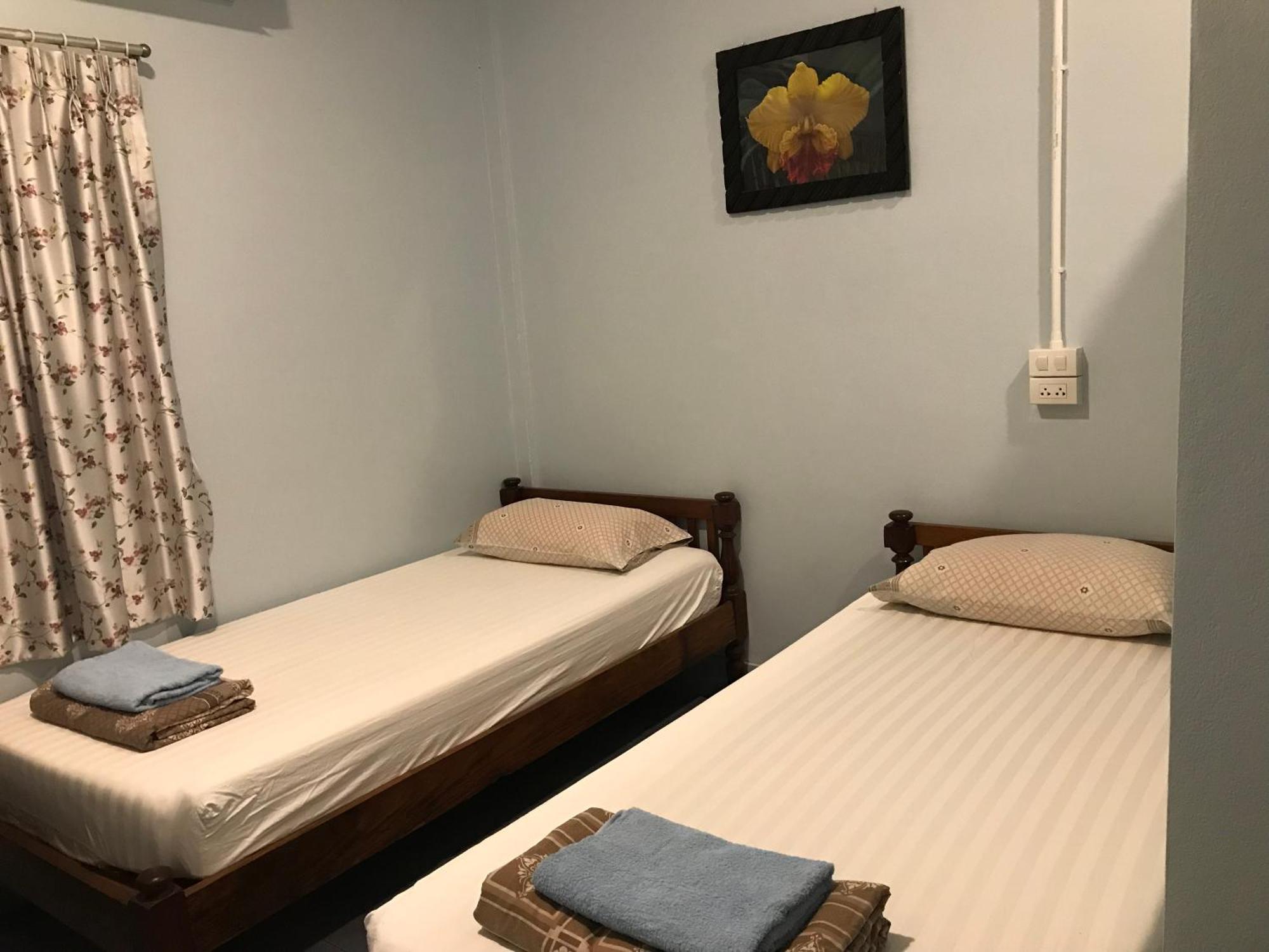 Vitoonguesthouse2Fanrooms & Aircondition Sukhothai Bagian luar foto