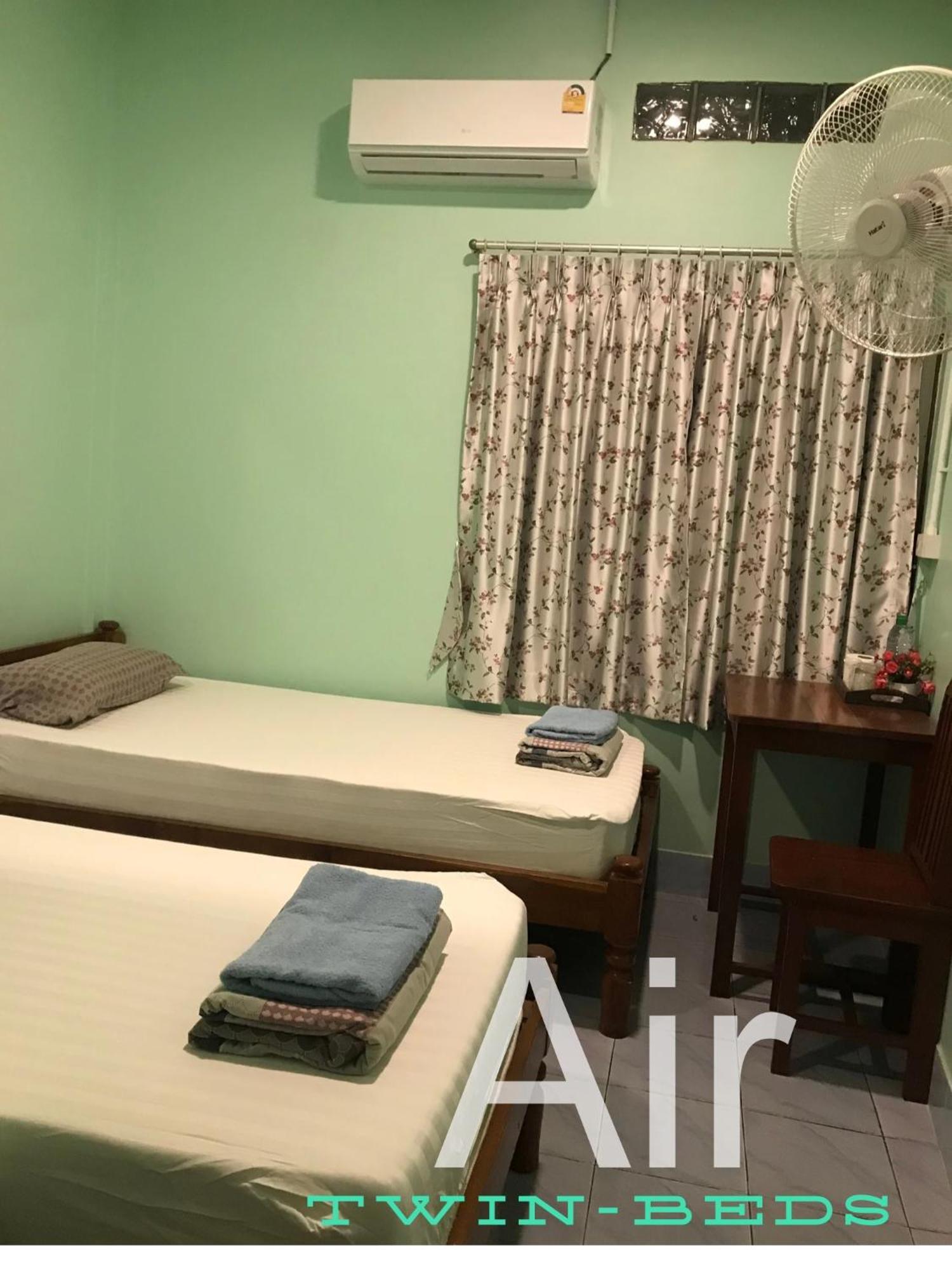 Vitoonguesthouse2Fanrooms & Aircondition Sukhothai Bagian luar foto
