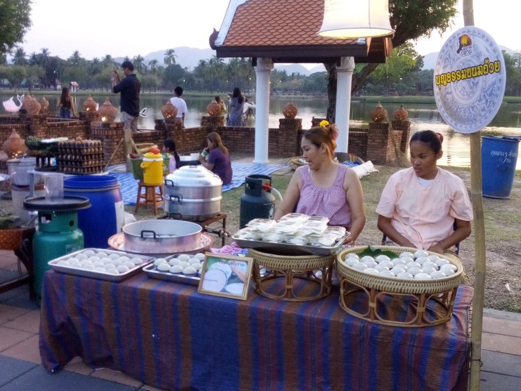 Vitoonguesthouse2Fanrooms & Aircondition Sukhothai Bagian luar foto