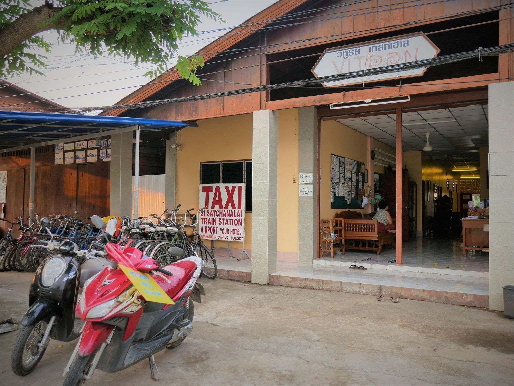 Vitoonguesthouse2Fanrooms & Aircondition Sukhothai Bagian luar foto